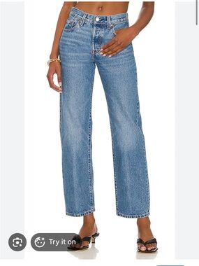 Levi’s 501 90s Jeans in medium dark blue. NWT. Size 26. Color drew me in.